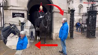 King’s Guard Notices He Has An Unusual Connection With The Horse!