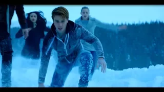 Riverdale- Cheryl falls through ice/ Archie rescues Cheryl 1x13