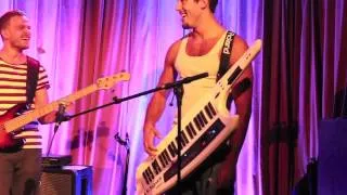 Micheal Jackson - Beat It (cover) and awesome KeyTar solo