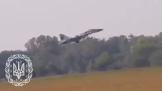 Винищувач МіГ-29 ЗСУ імітує посадку на трасу. Михайлівка