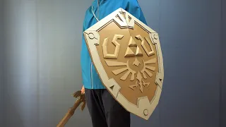 The LEGEND OF ZELDA/Hylian Shield cardboard DIY