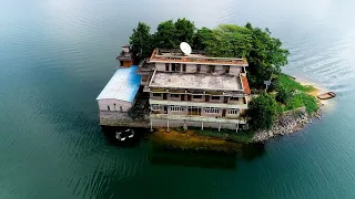 Grandfather died, the poor boy goes to the island to renovate his old house