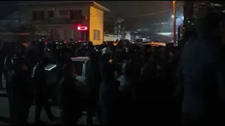 Митинг возле здания ГКНБ в городе Ош.