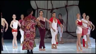 Maurice Béjart « Casse noisette », par le Béjart Ballet Lausanne Musique de Tchaïkovski