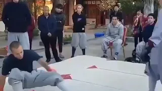 Effektive Kampfkunst Shaolin Mönch vs Normal Sportler/ Martial arts Shaolin monk vs normal athlete