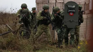 Спецназовцы России и Пакистана на учении выполнили захват, удерживаемых боевиками зданий на Кубани