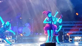 Lindsey Stirling Plays Carol of the Bells