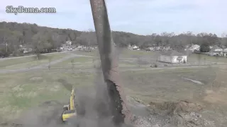 Труба упала на экскаватор