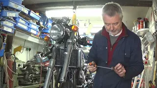 Triumph 900 Adventurer Fork Seal Replacement Without Removing the Forks!!  (TB44)