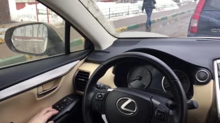 Автоматическое опускание зеркал при движении задним ходом Lexus