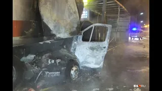 Под Екатеринбургом Газель столкнулась с фурой и загорелась вместе с водителем