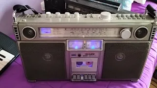 Boombox Crown CSC-980. Made in Japan in 1983.