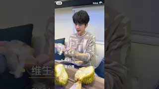 【张新成Steven Zhang Xincheng】Steven Official XiaoHongshu Update 21022024 "Open a durian"