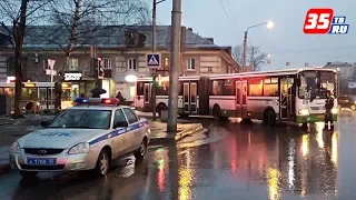 Автобус сбил пешехода-нарушителя в Череповце