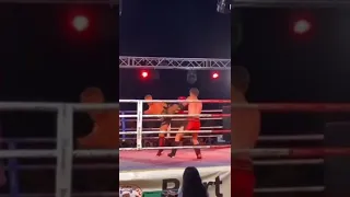 ОТ НОКАУТА ВЫЛЕТЕЛ ЗА ПРЕДЕЛЫ РИНГА🥊😨 #ko #boxe #shorts #fight #viral