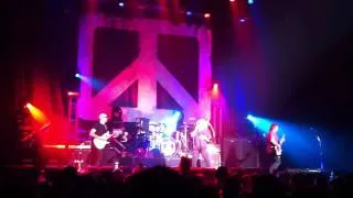 Chickenfoot 013 Tilburg Foxy Lady.MOV