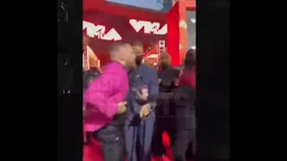 VIDEO: Conor McGregor ALTERCATION w/ Machine Gun Kelly AT VMAs!