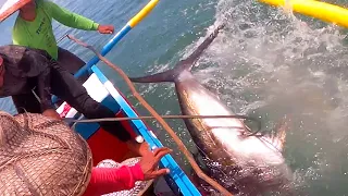 Giant Fish Intense Fishing | Napakatinding Labanan sa Paghuli ng Malaking Isda | Primitive Fishing