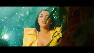 Carmen de la Salciua - Cat de naiva ma crezi [videoclip oficial]