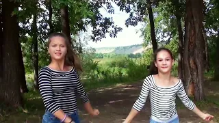 Ирина Пироженкова с сестрой танцует под Половина Ka-Re