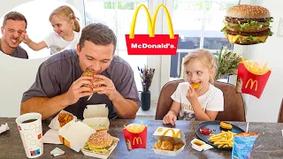 McDonald's Wettessen Challenge 🍔 Kleine Schwester gegen großen Bruder 🍟