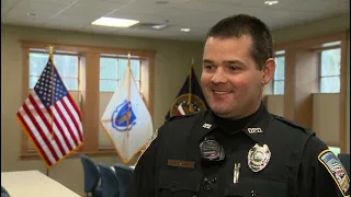 Off-duty police officer foils purse theft