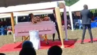 Florence Roberts Husband Breaks Down In Tears At Burial In Migori 😭💔😭What Happened Will Shock U 😭😭💔