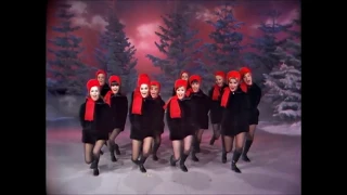 The Golddiggers's Christmas Medley - Dean Martin Variety Show