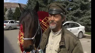 Путешественник Цзин Ли отправился в конный поход из Усть-Джегуты на карачаевском жеребце