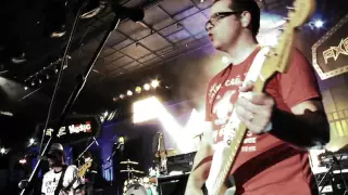 Weezer - Buddy Holly (Live at AXE Music One Night Only)