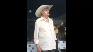 GERARDO REYES A SUS 79 AÑOS CANTANDO ESTA BONITA CANCION SIN FORTUNA