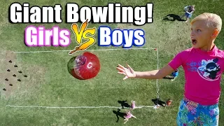 GIRLS VS BOYS! GIANT Bowling!