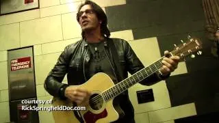 Rick Springfield performs JESSIE'S GIRL in the NYC subway 10/10/12