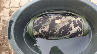 JBL BOOMBOX 2 WATER BASS TEST IN BUCKET SATISFYING