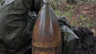 Raising the soldiers from the swamp, the Winch helped to get the huge Artifact. 