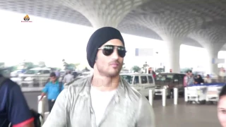 Actor Sushant Singh Rajput SPOTTED At Mumbai Airport