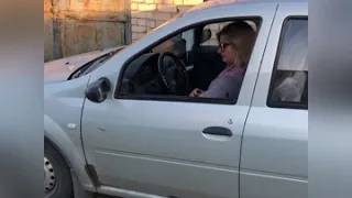 Блондинка в автосервисе
