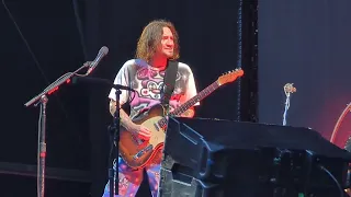 Red Hot Chili Peppers - Intro Jam with Frusciante on his knees, smiling! (Live @London 21/7/2023)