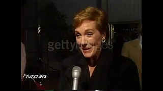 y2mate com   Julie Andrews at the Thats Life Premiere September 23 1986 360p