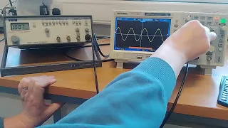Voltcraft Oscilloscope connection to a signal generator