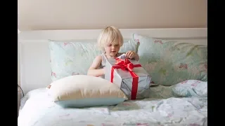 Как дети реагируют на подарки от Святого Николая