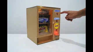 WOW!MESIN PENJUAL OTOMATIS(VENDING MACHINE) SNICKERS OREO CHA-CHA UNIK MENGAGUMKAN DARI KARDUS