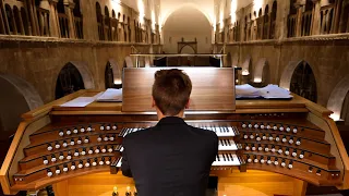 'Prelude in C Major' on large Cathedral Pipe Organ with Bombarde 32' - Paul Fey