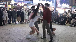 KPOP&JHKTV]  Dancing Bear in hongdae GUNSHOT 홍대댄스 춤추는 곰돌 건삿