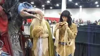 Skeksis and Gelfling perform for Gigi Edgley