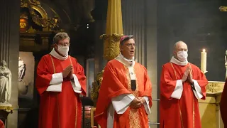 Confirmation d'adultes par Monseigneur Michel Aupetit à Paris Eglise St Sulpice