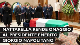 Il Presidente Mattarella alla camera ardente del Presidente Emerito Giorgio Napolitano