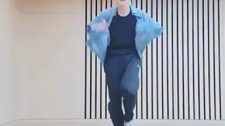 yeonjun dancing to "dynamite" by BTS sunbaenims 💜✨