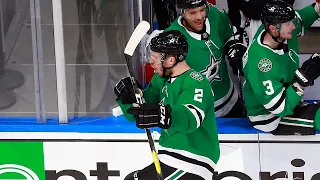 Stars score in final minute to take Game 2