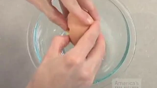 How to Crack an Egg: The Best Method to Crack an Egg Cleanly in a Bowl